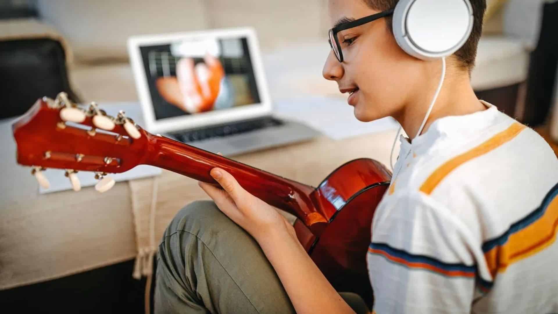 kids' online guitar learning